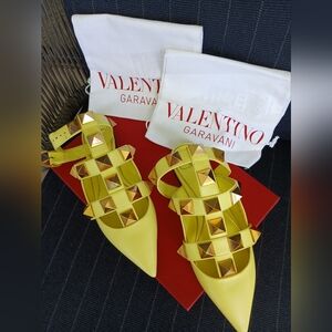 Nwb-Valentino Garavani Pointed Toe Yellow Large Roman Studs Anklestrap Leather